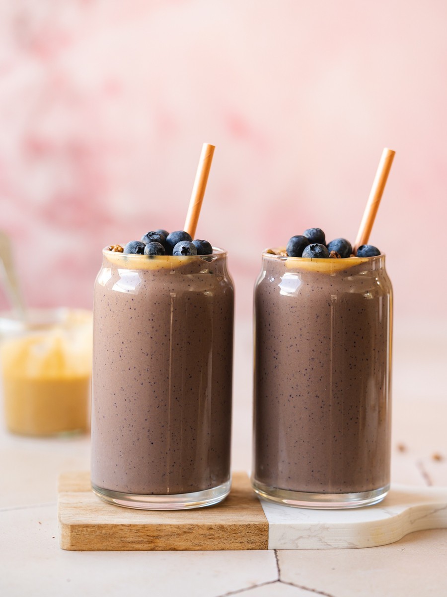 Smoothie Cacao, Noisettes et Myrtilles