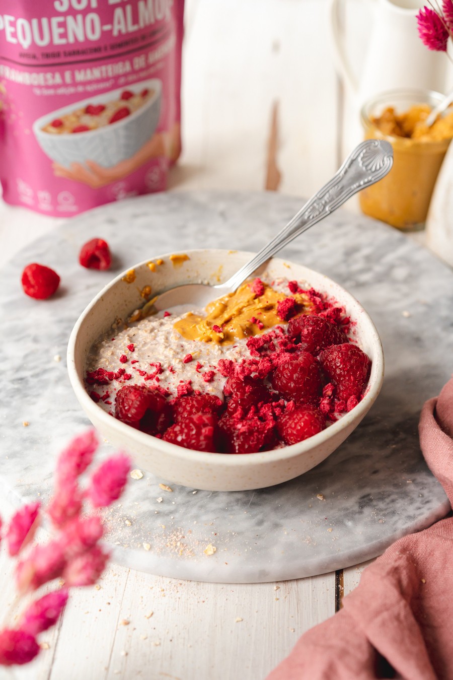 Porridge aux Framboises et au Beurre de Cacahuètes